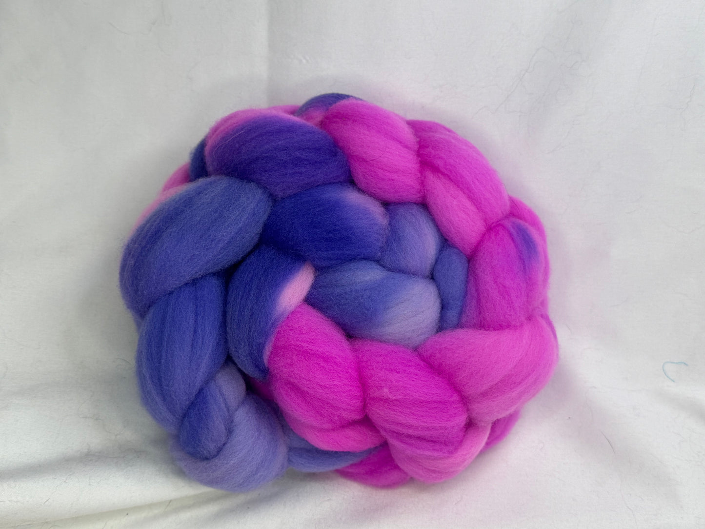 Targhee Wool Top~Hand Dyed 4 oz Braid~(TG-S-04)