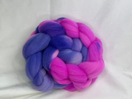 Targhee Wool Top~Hand Dyed 4 oz Braid~(TG-S-04)